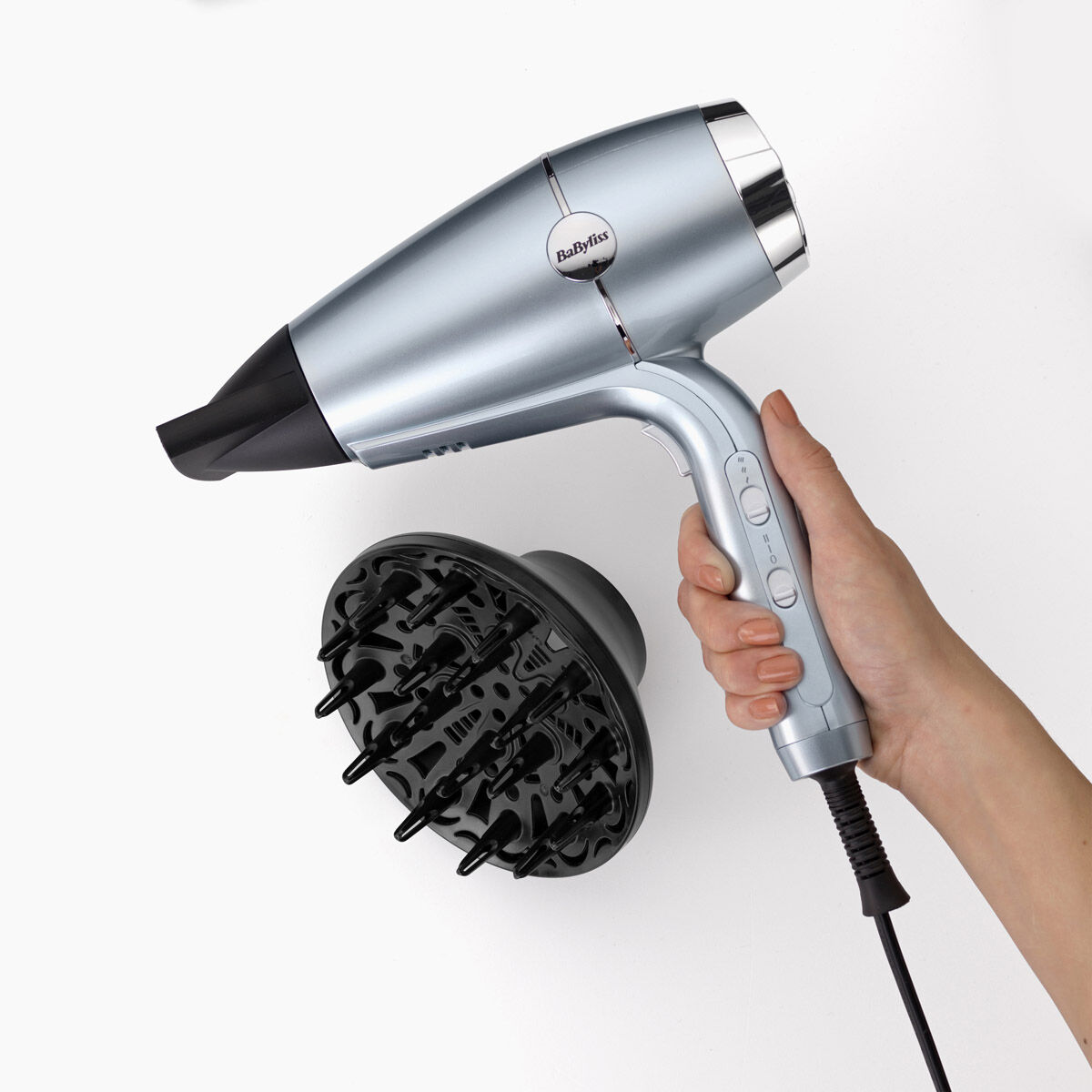 Secador de pelo Hydro-Fusion 2100 en la mano